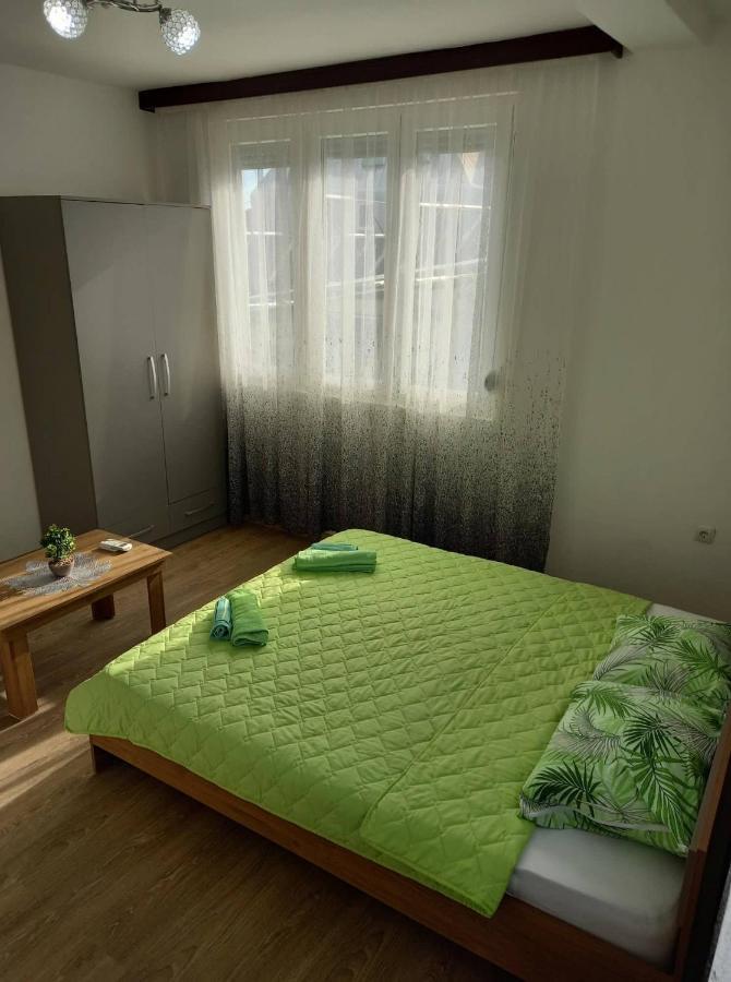 Apartmants Djekovi Апартамент *