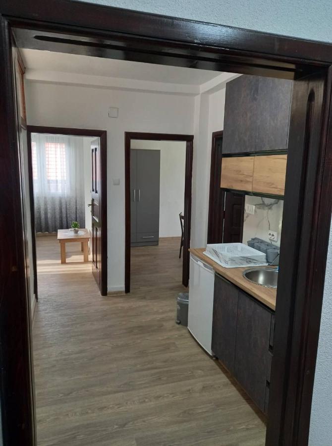 Apartmants Djekovi Апартамент *