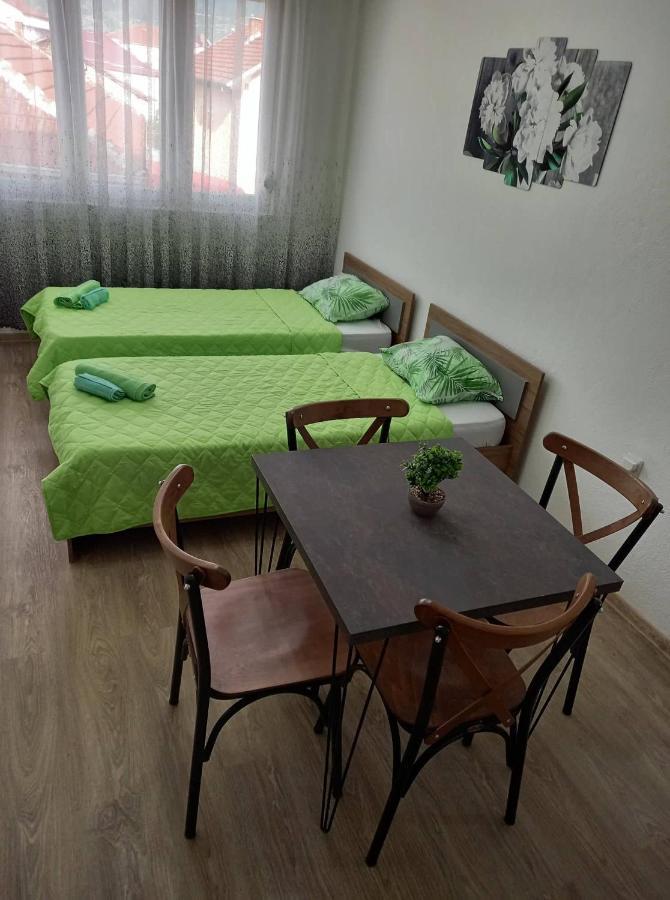Apartmants Djekovi Апартамент *